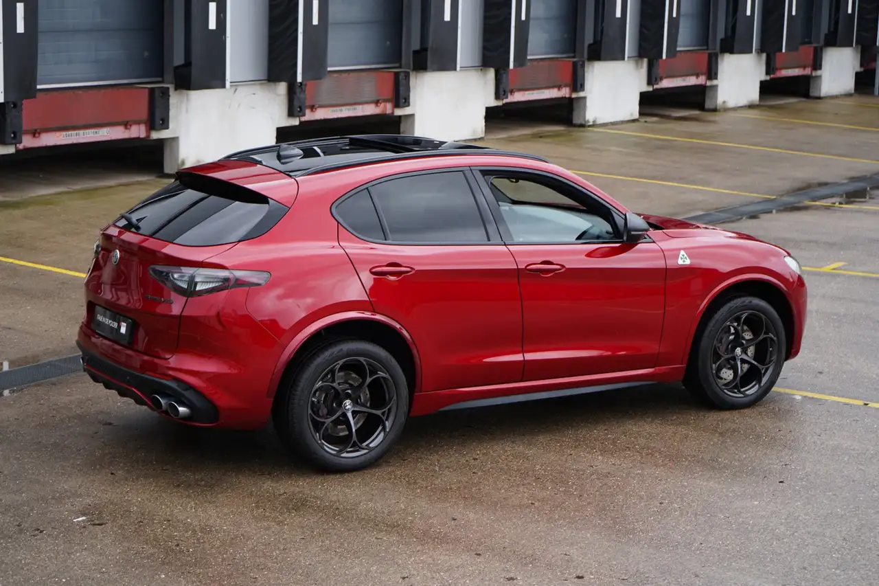 Alfa Romeo Stelvio 2022 — фото 14