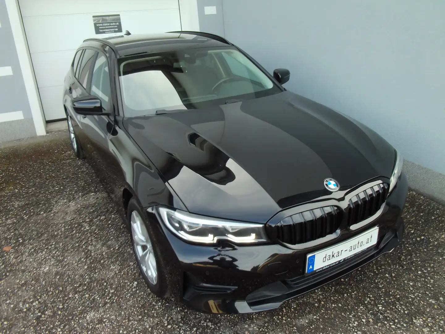 BMW 318 d NAVI PROF, AHK, LED +, HARMAN KARDON, SHZ Schwarz - 2