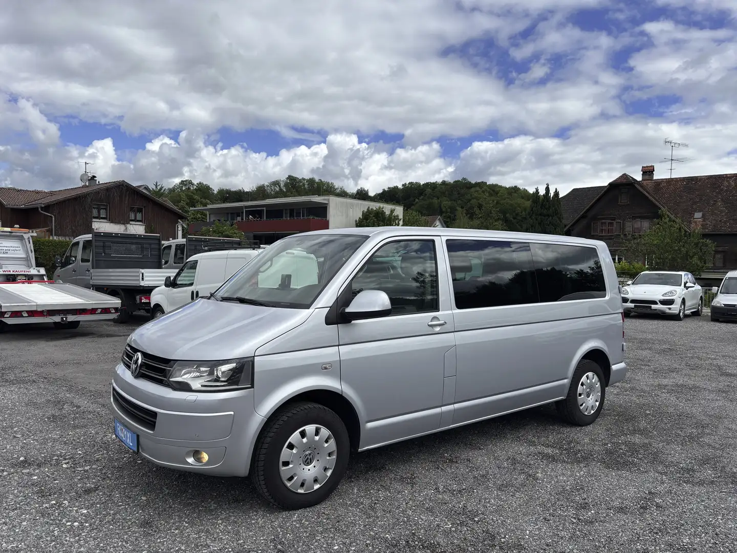 Volkswagen T5 Multivan Caravelle lang Standheizung,Navi,Klima,AHK 9Sitze Grau - 1
