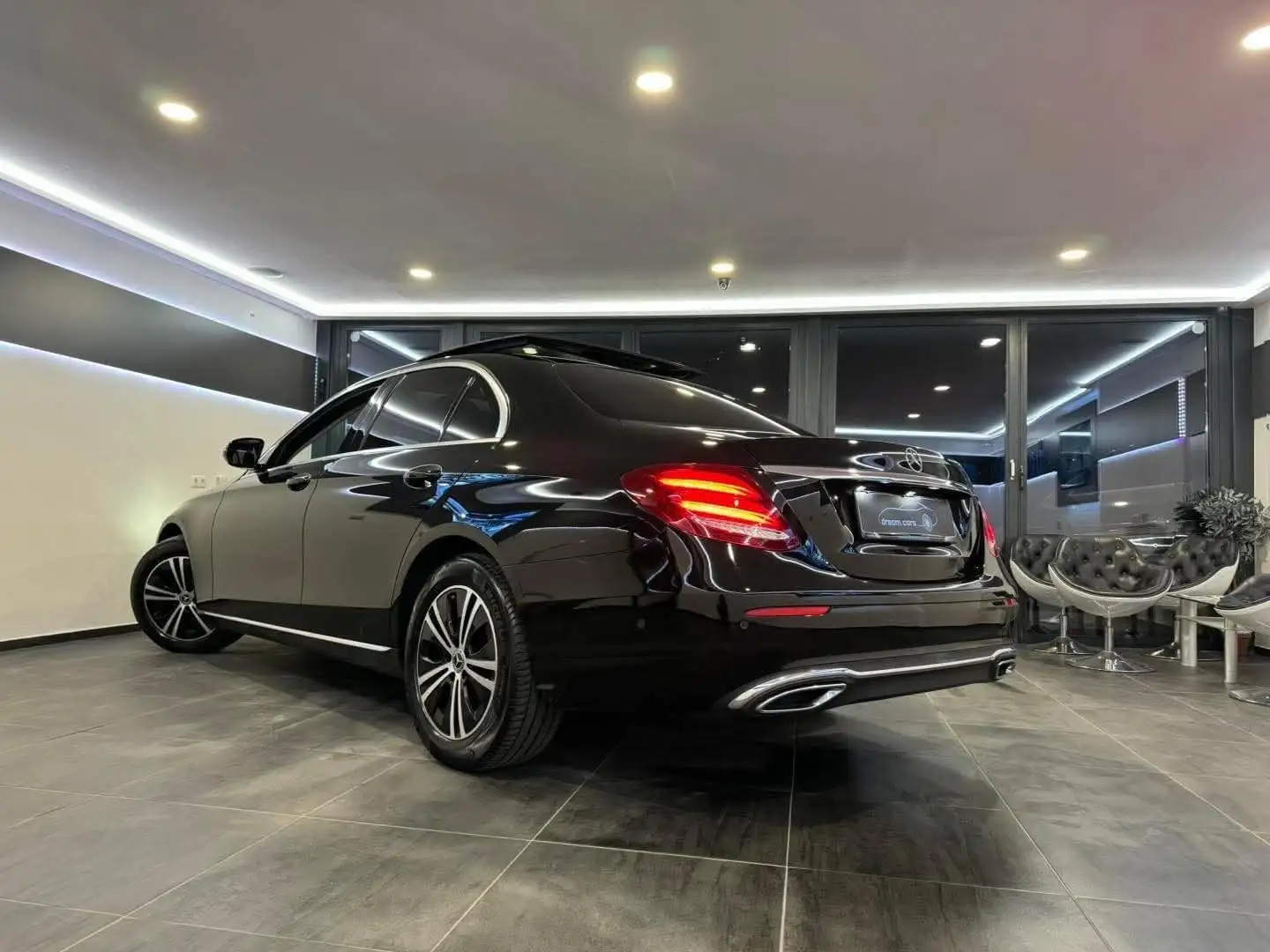Mercedes-Benz E 220 d 9G-TRONIC Exclusive - 2