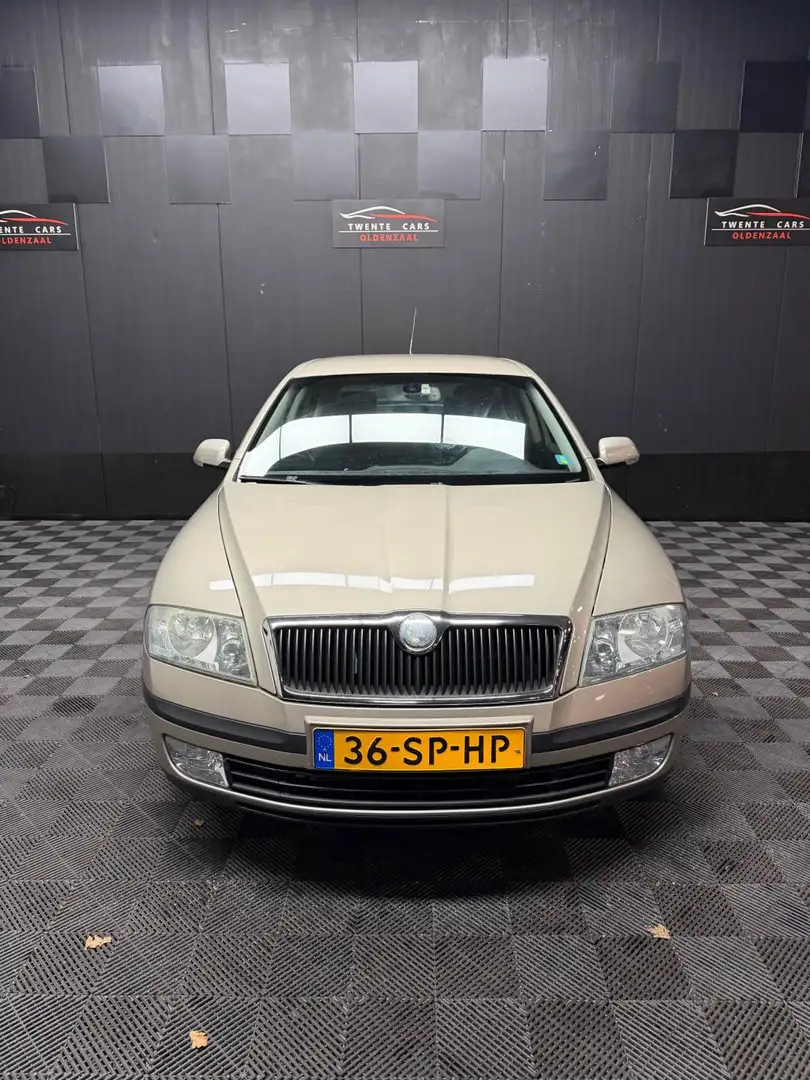 Skoda Octavia 1.6 Elegance | Airco | Cruise | Nieuwe APK | Beige - 2