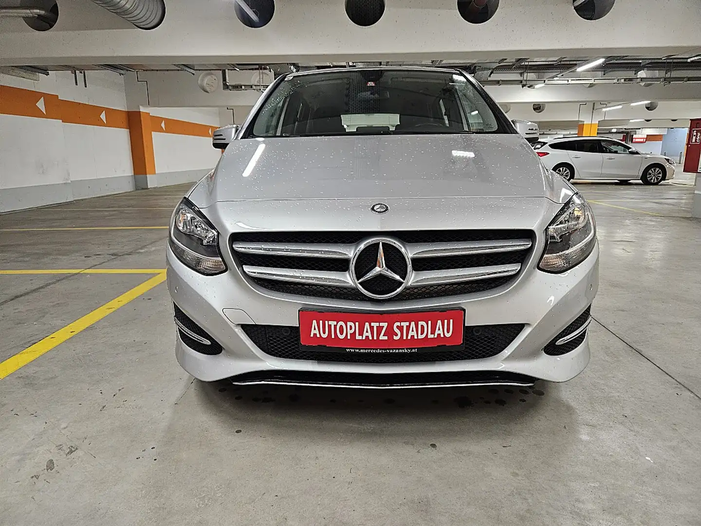Mercedes-Benz B 180 A-Edition Aut. Silber - 2