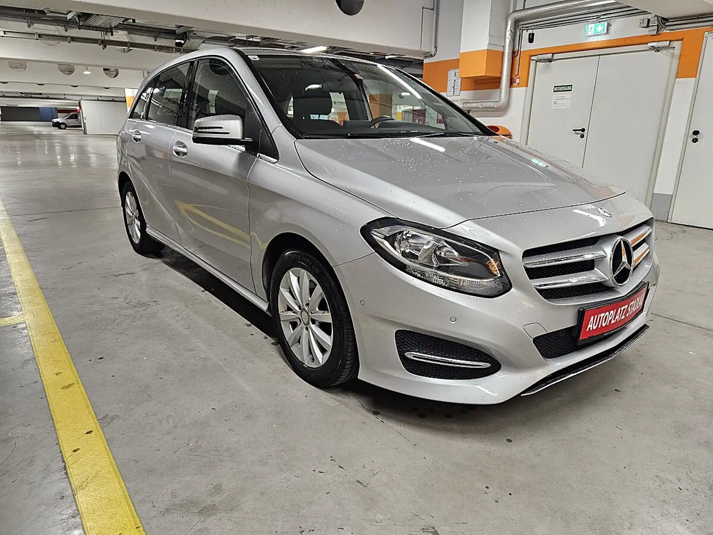 Mercedes-Benz B 180 A-Edition Aut. Silber - 1