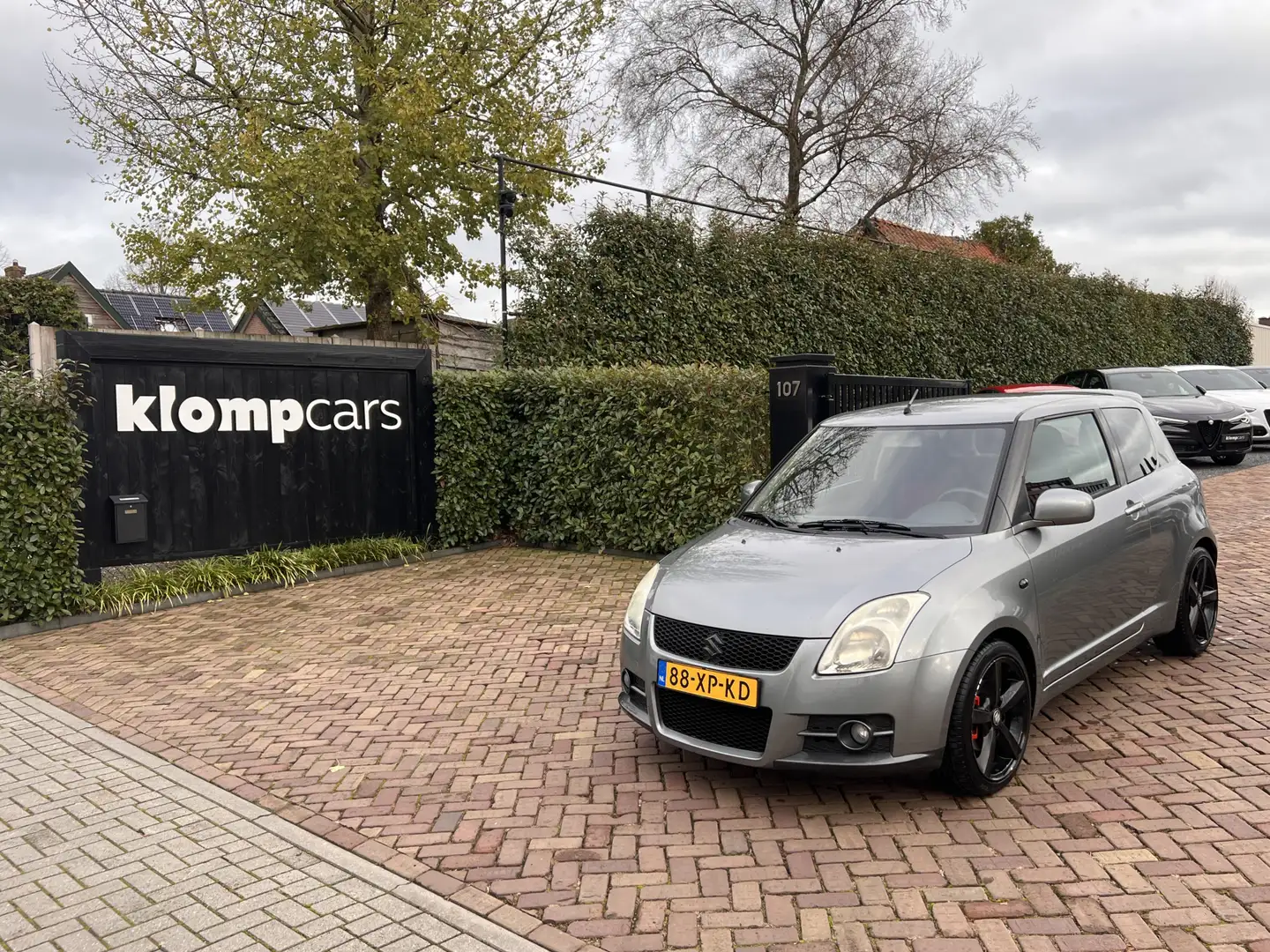 Suzuki Swift 1.6 Sport | Climate | Carplay | All Black | Dyn.Ve Grau - 2