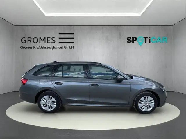 Skoda Octavia view 2