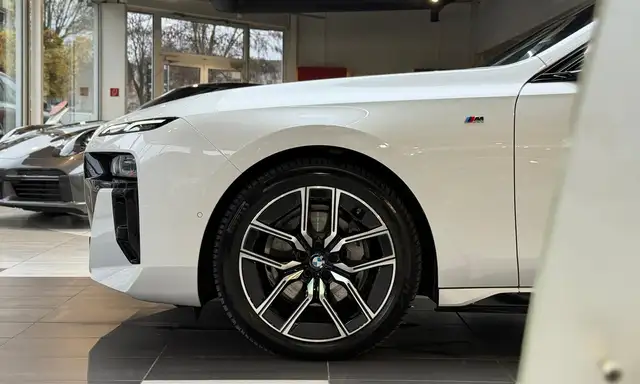 BMW 7 Series view 3