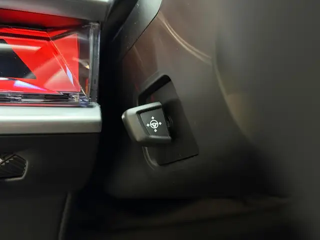 BMW 7 Series view 15