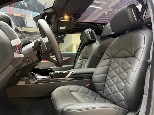 BMW 7 Series view 13
