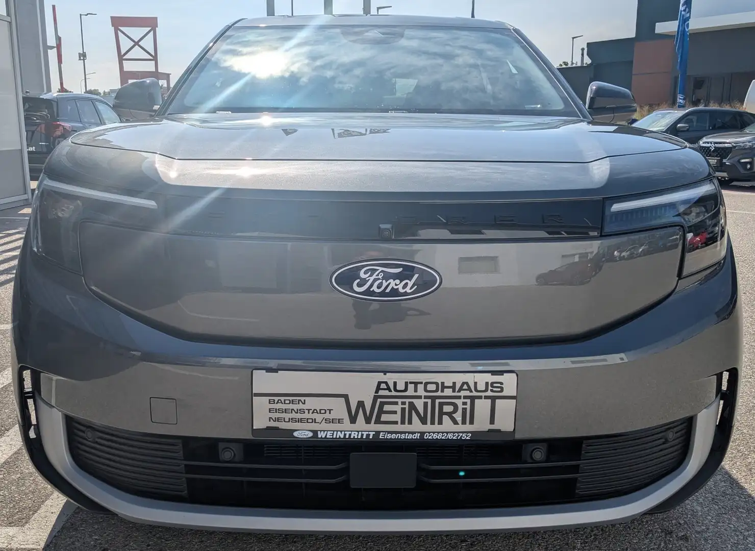 Ford Explorer RWD   LP: € 51.900.- Grau - 2