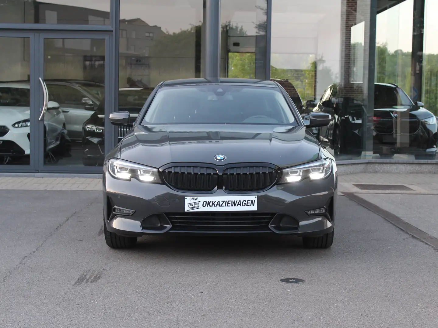 BMW 320 iA sedan Sport Line / CAM / VERW / CARPLAY / NAVI Grey - 2