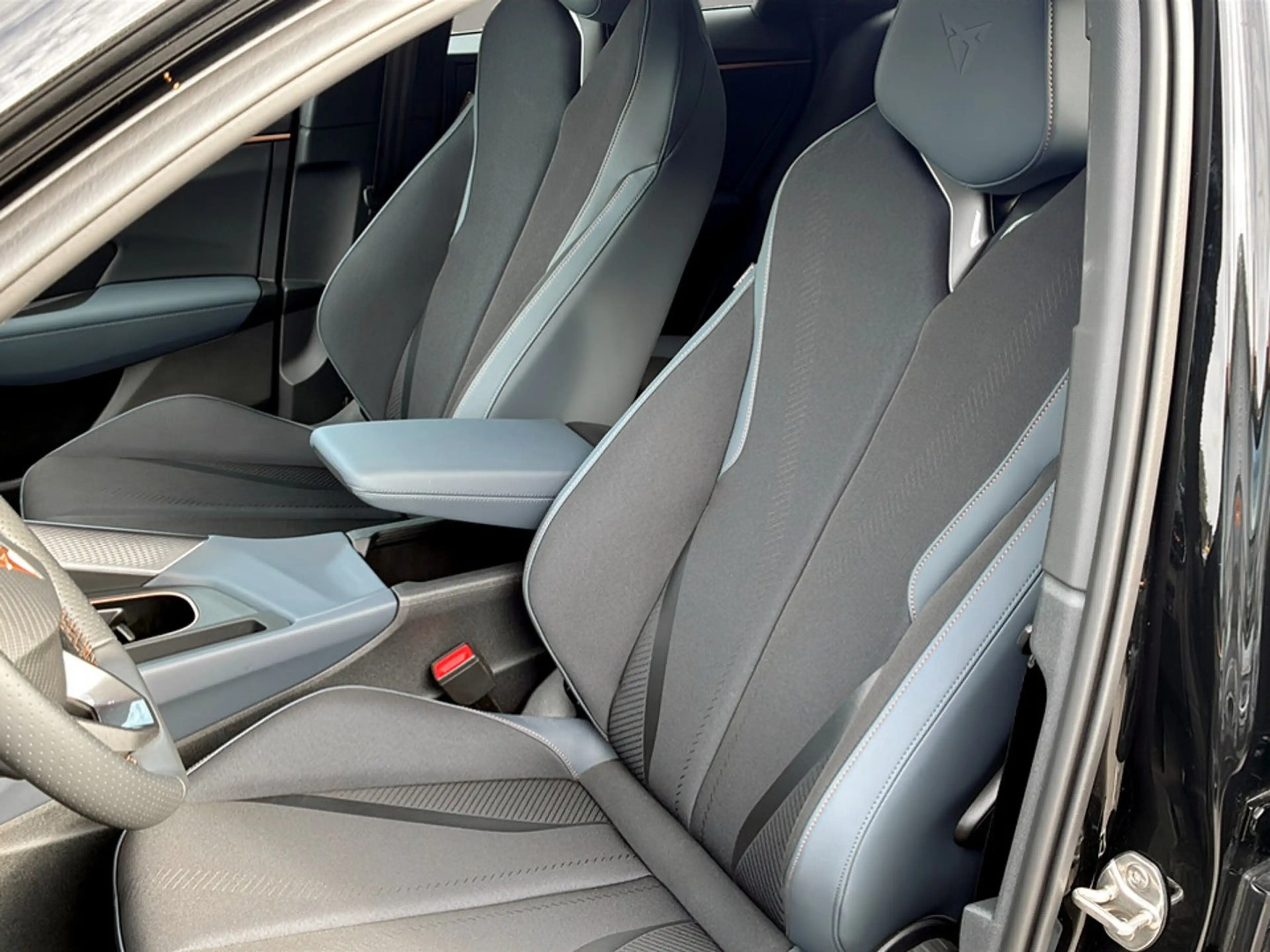 CUPRA Terramar 1.5 e-TSI 150 PS DSG — photo 8