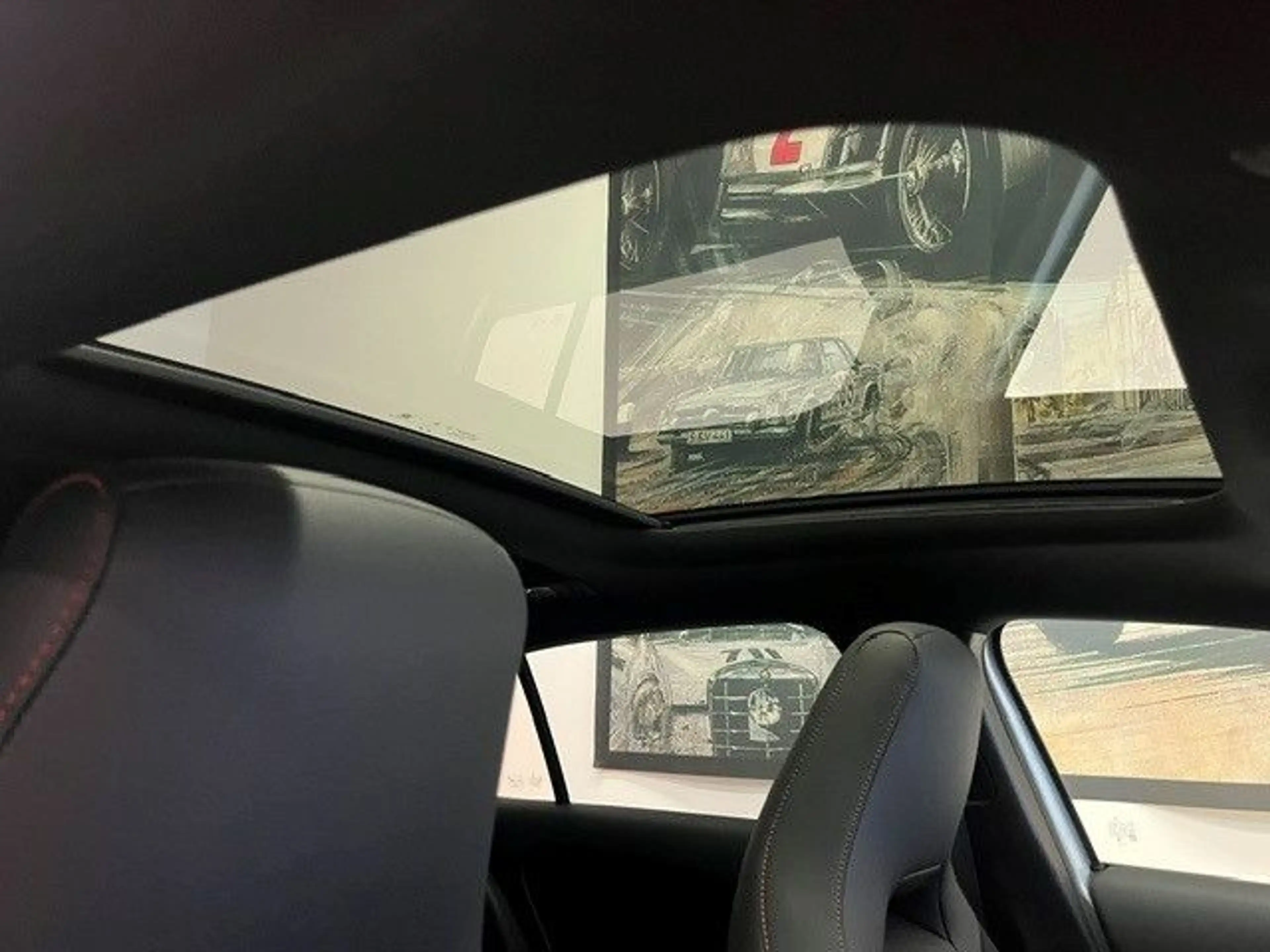 Mercedes-Benz A 250 e AMG-Line Panorama Distronic Keyless Go — photo 6