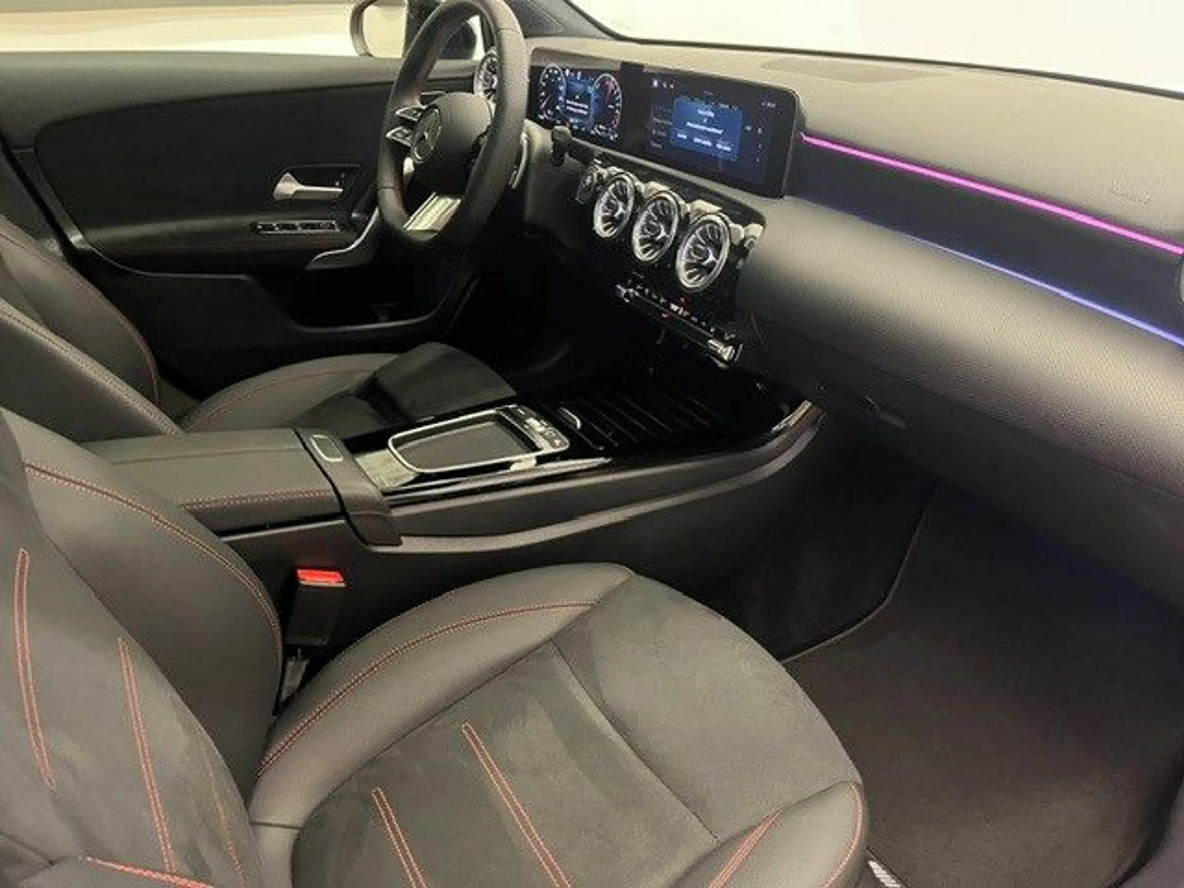 Mercedes-Benz A 250 e AMG-Line Panorama Distronic Keyless Go — photo 4
