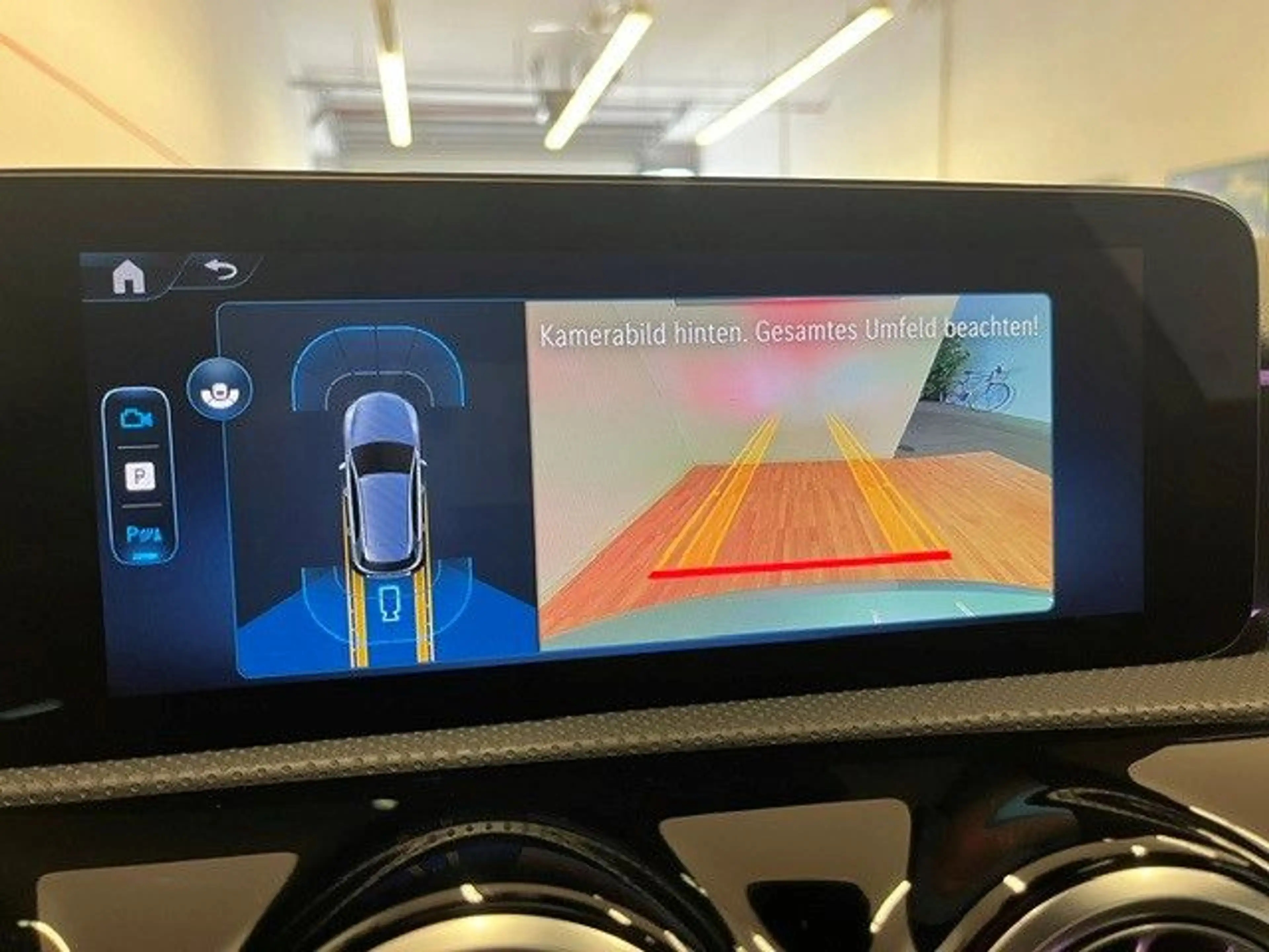 Mercedes-Benz A 250 e AMG-Line Panorama Distronic Keyless Go — photo 7