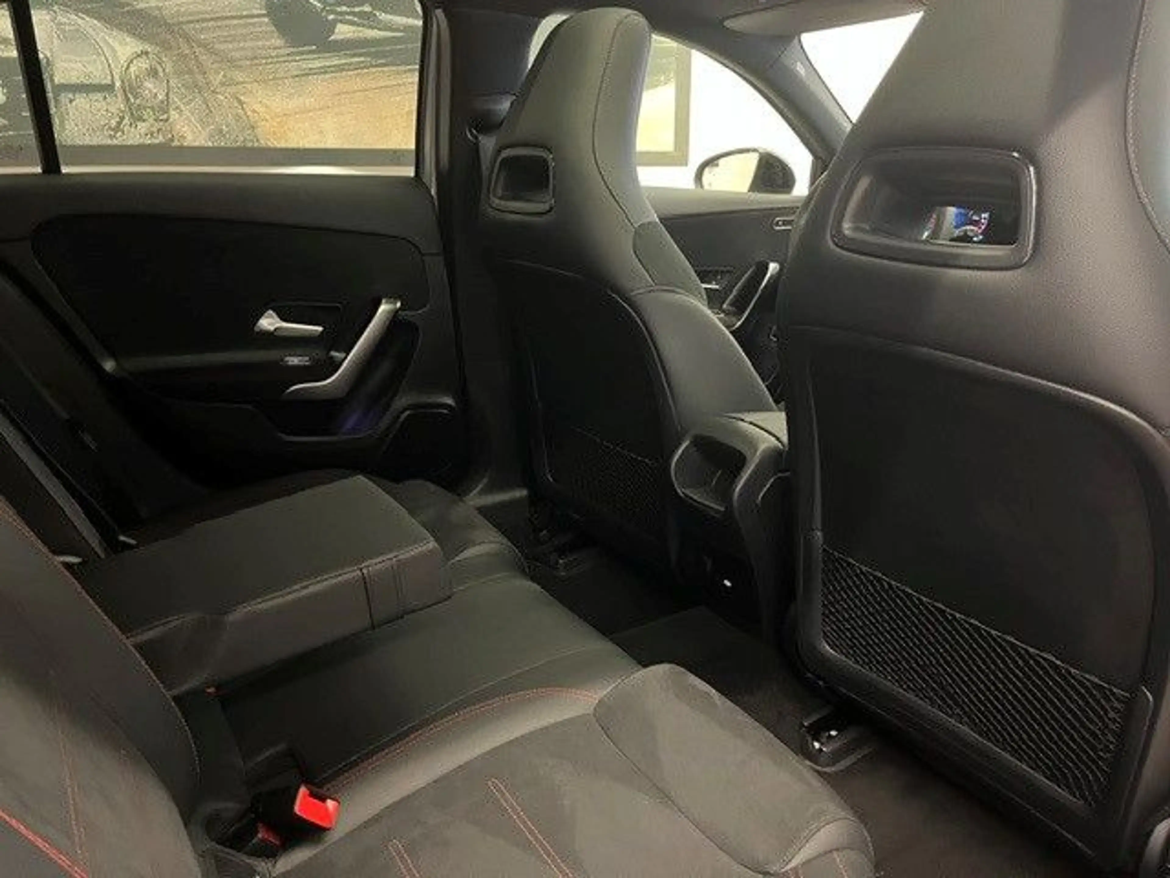 Mercedes-Benz A 250 e AMG-Line Panorama Distronic Keyless Go — photo 11