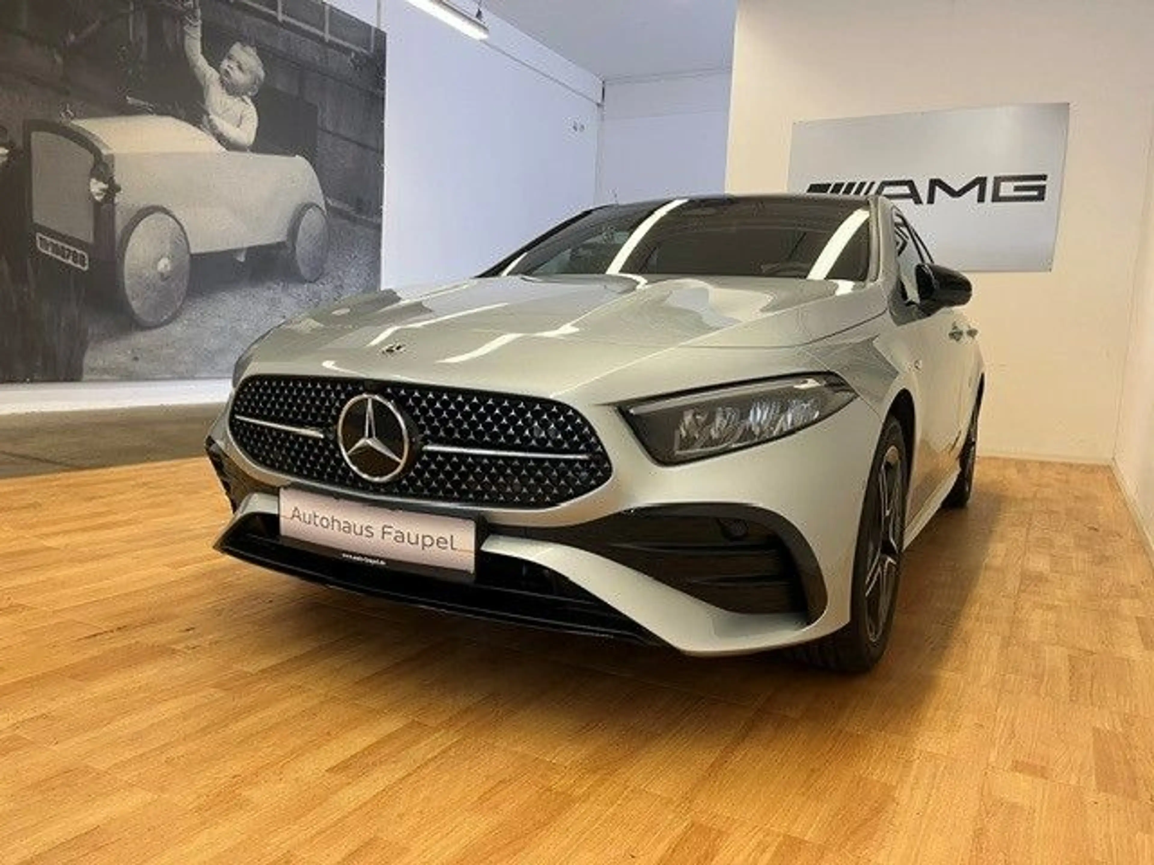 Mercedes-Benz A 250 e AMG-Line Panorama Distronic Keyless Go — photo 13