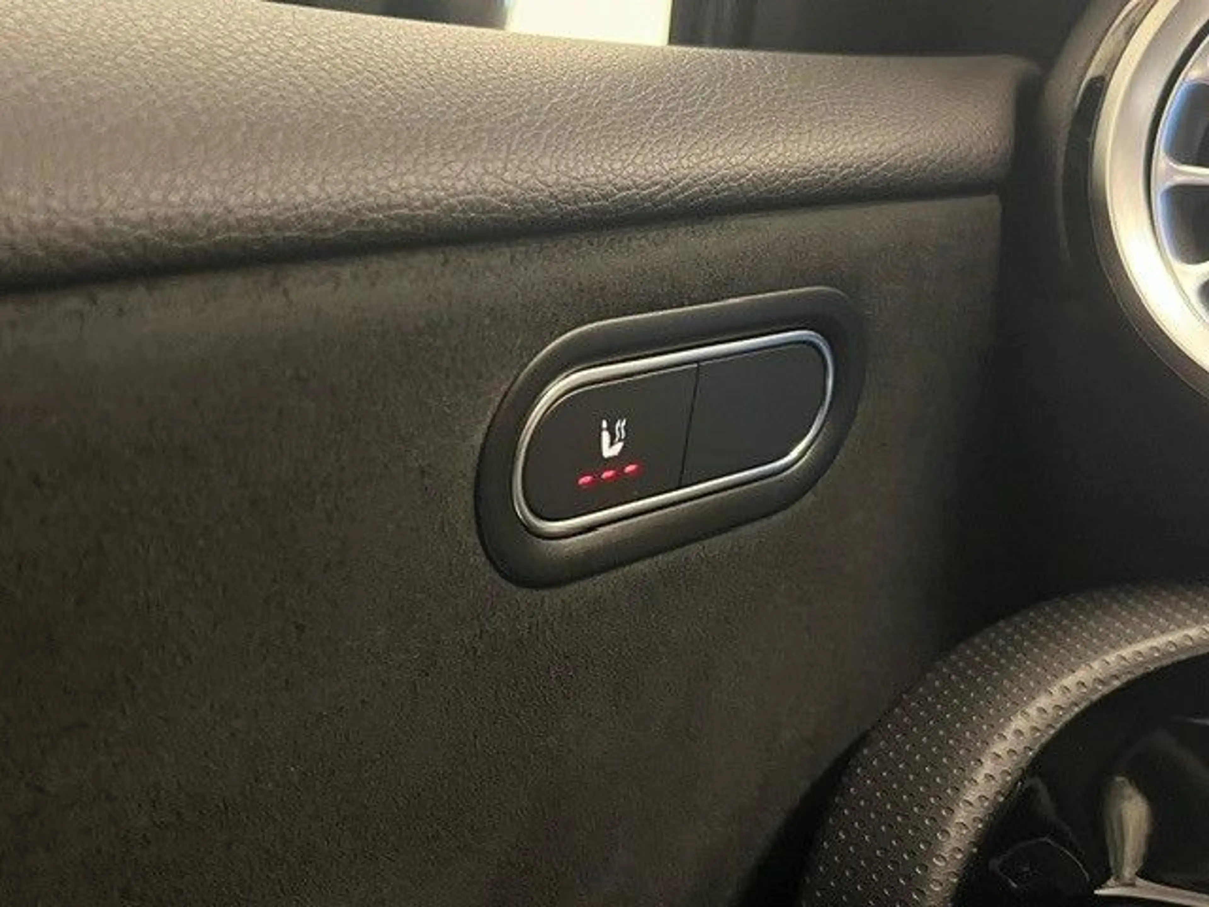 Mercedes-Benz A 250 e AMG-Line Panorama Distronic Keyless Go — photo 9