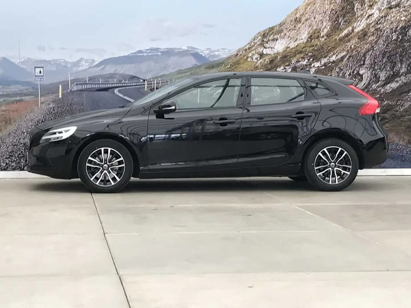 Volvo V40 D2 BLACK EDITION Noir - 2