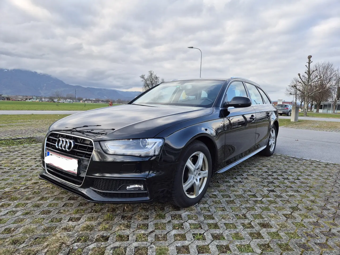 Audi A4 2.0 TDI ultra DPF Attraction - 1