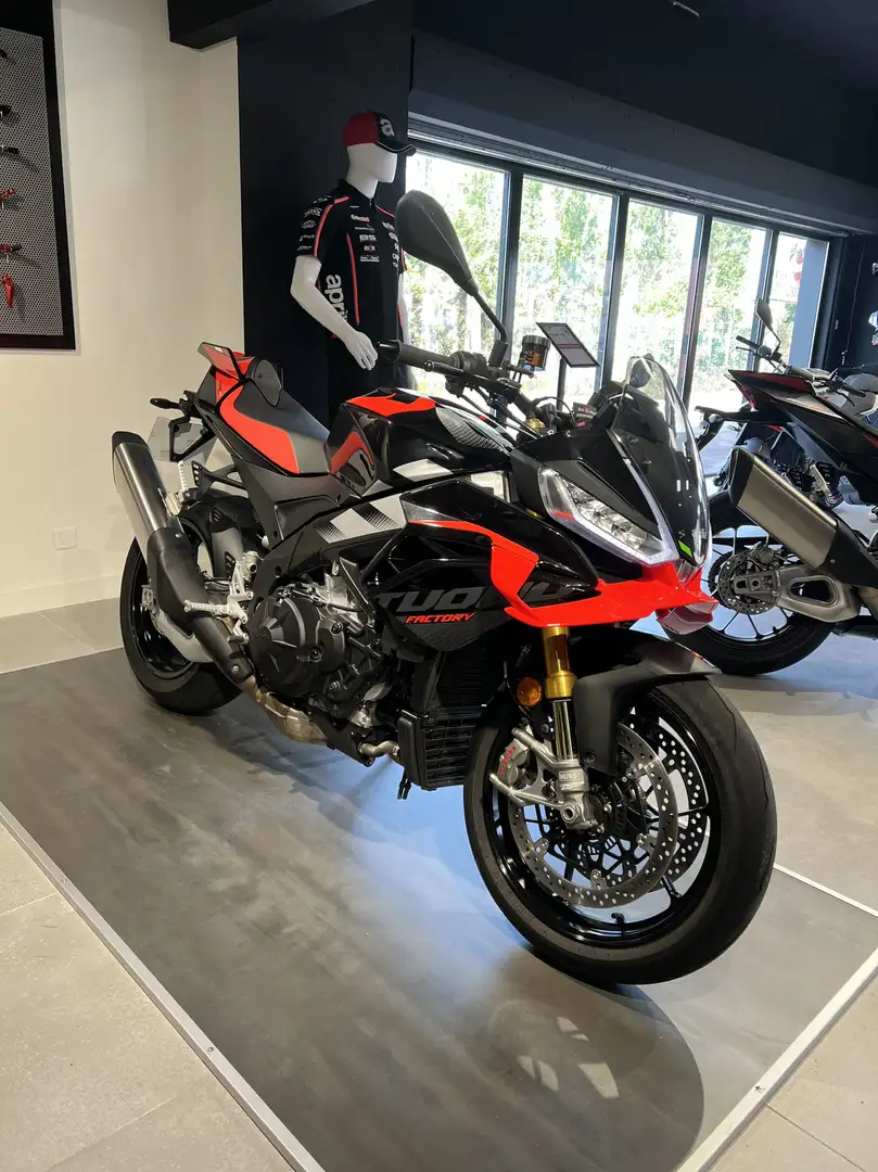 Aprilia Tuono Schwarz - 1