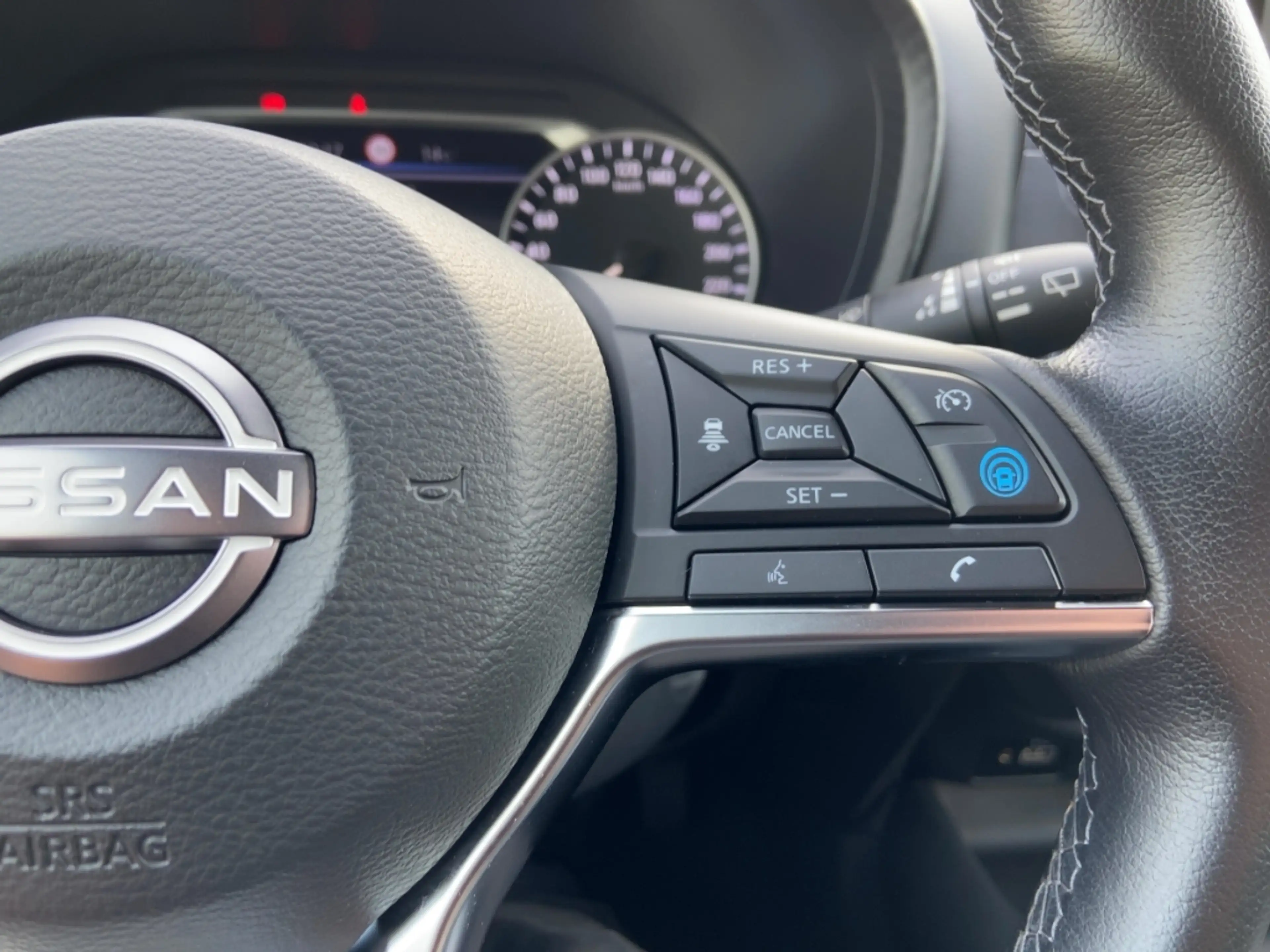 Nissan Juke Tekna Hybrid  4AMT-Navi-SitzHzg.-Kamera-2 Farben — photo 12