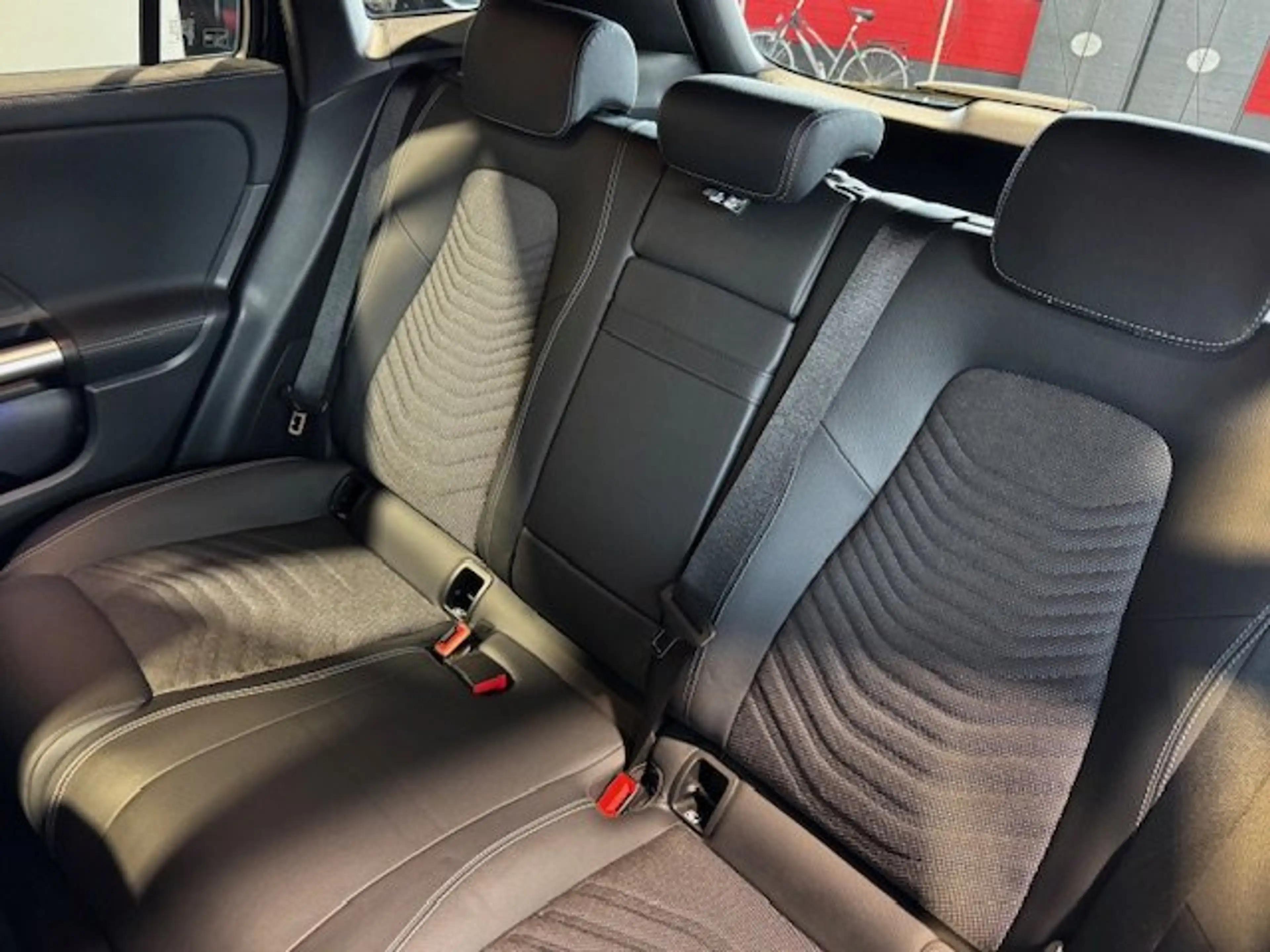 Mercedes-Benz EQA 300 4M Progressive AHK/Ambi/Tot/MBUX +/Sound — photo 10