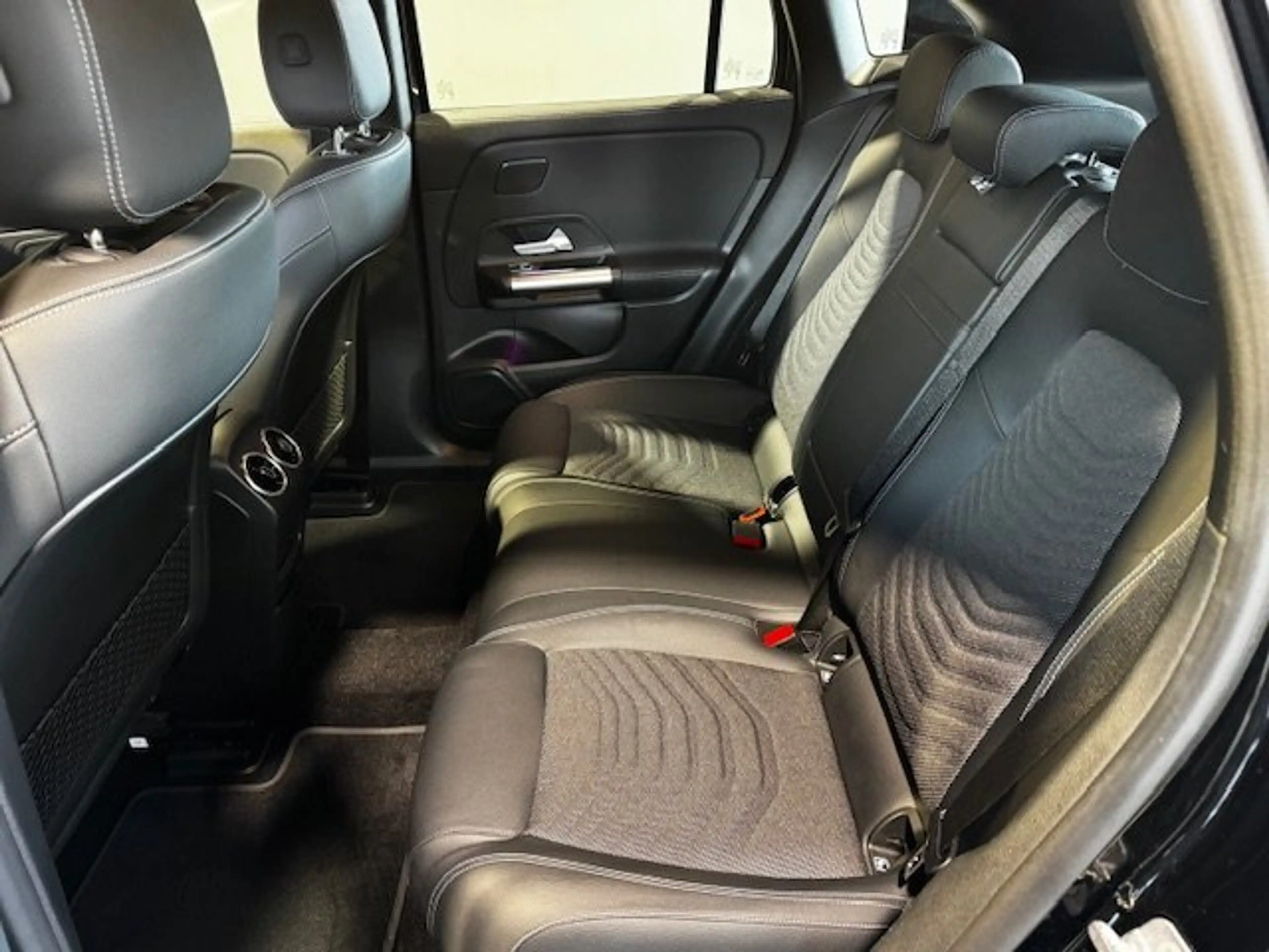 Mercedes-Benz EQA 300 4M Progressive AHK/Ambi/Tot/MBUX +/Sound — photo 9