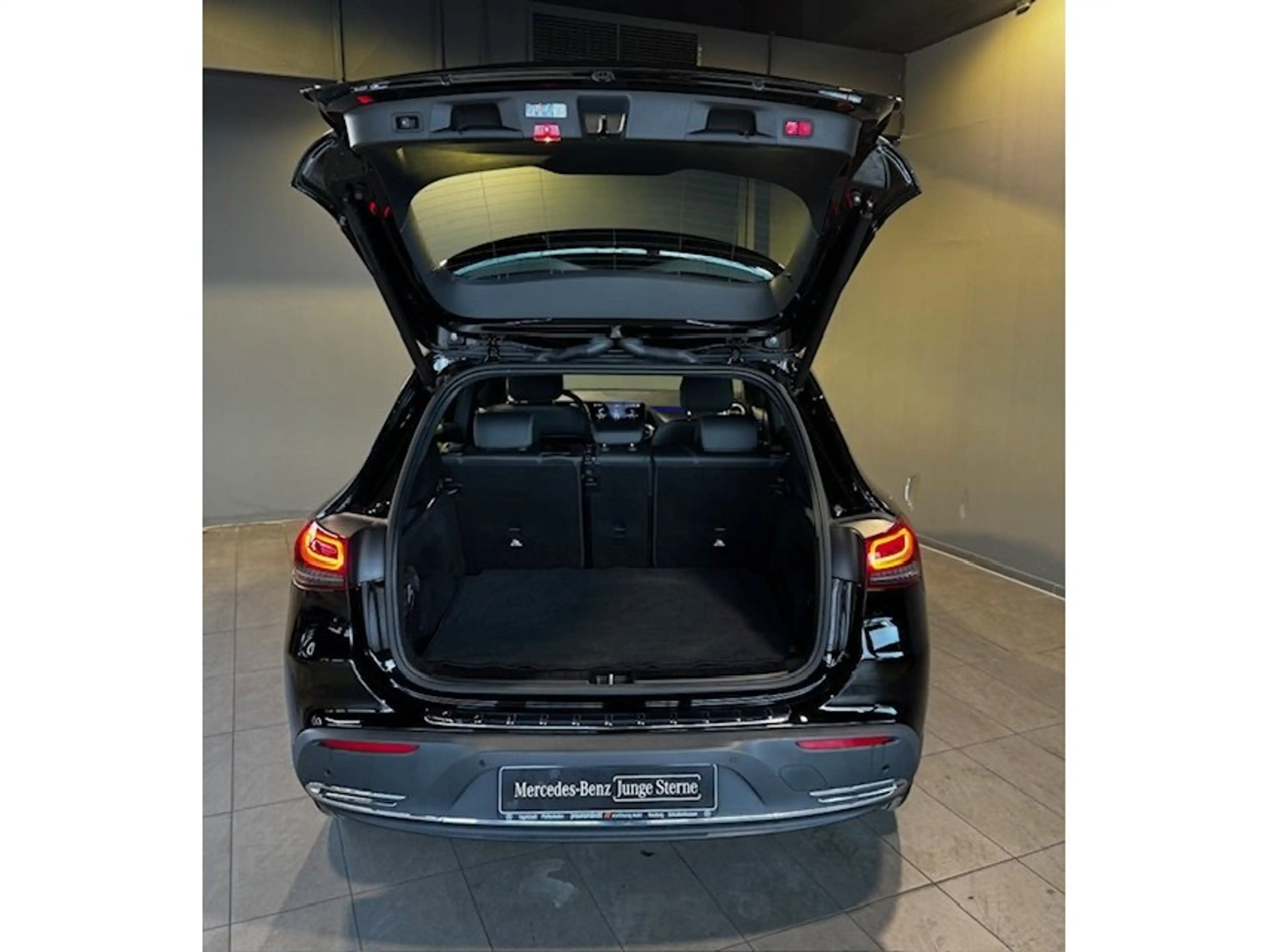 Mercedes-Benz EQA 300 4M Progressive AHK/Ambi/Tot/MBUX +/Sound — photo 3