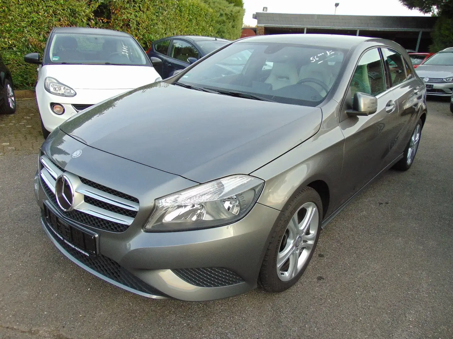 Mercedes-Benz A 180 BlueEFFICIENCY Style Edition Grau - 1