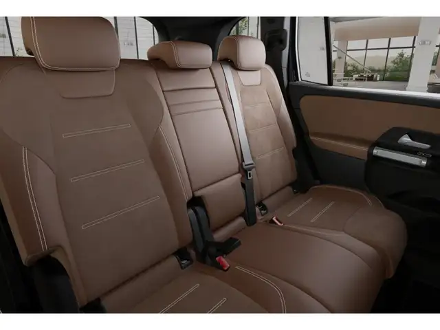 Mercedes-Benz GLB view 10