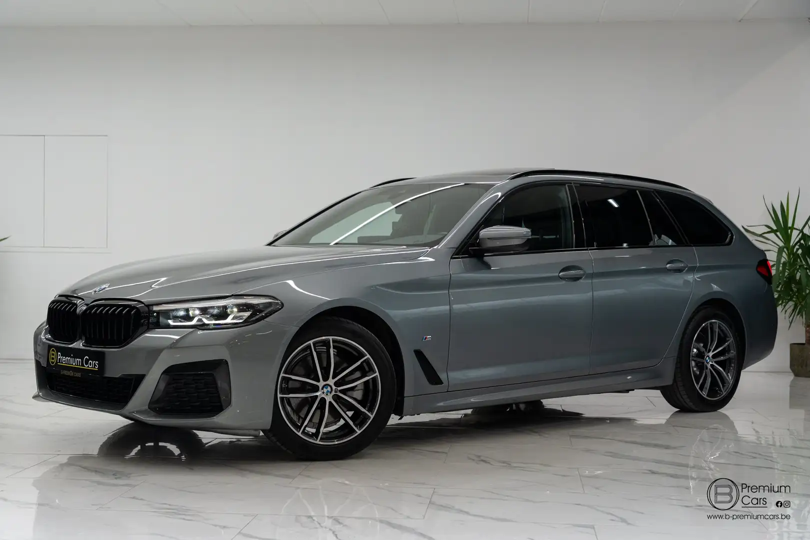 BMW 518 d touring M-pack! Full, Pano, Camera, Trekhaak! Argintiu - 1