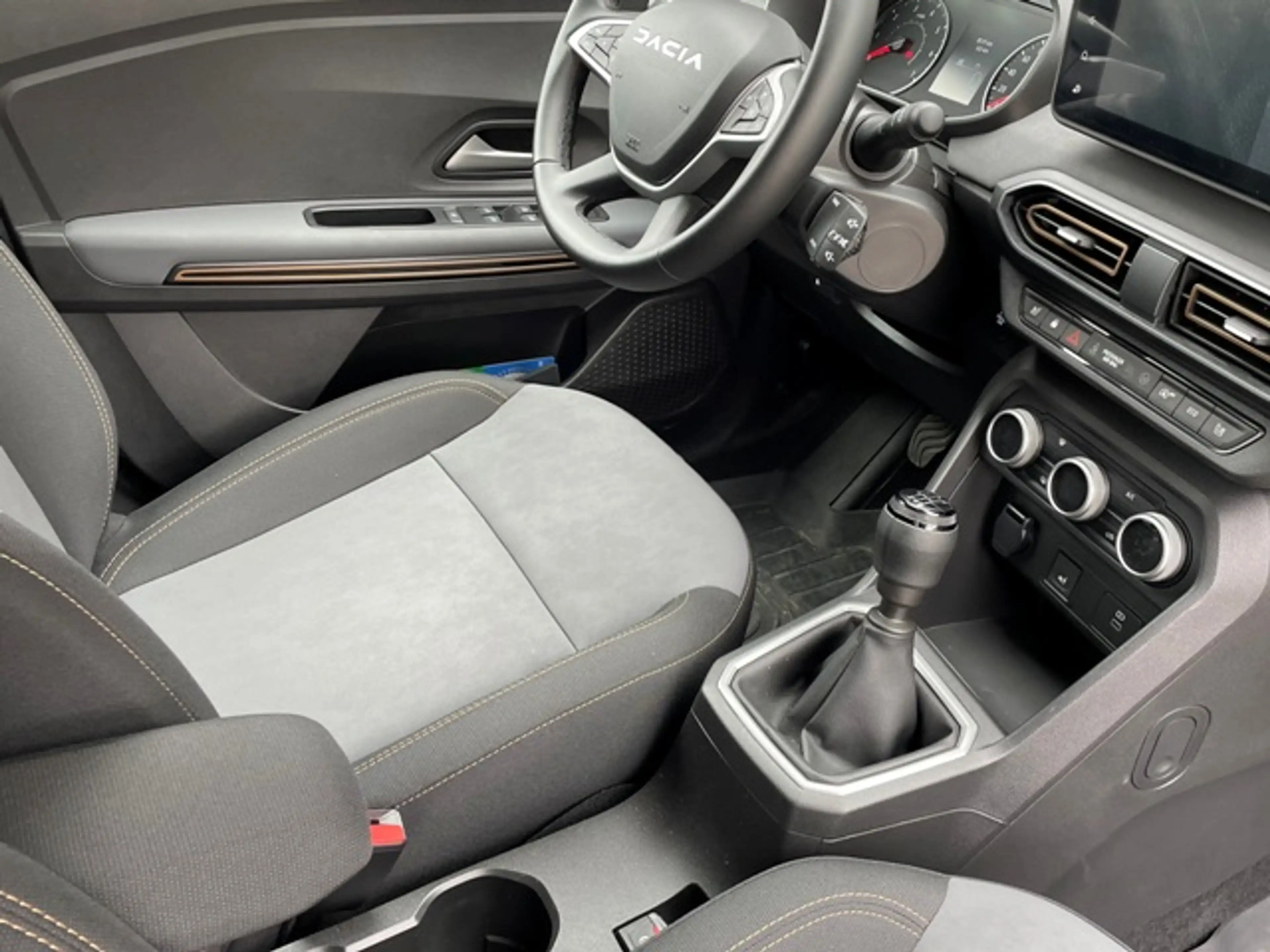Dacia Jogger Extreme+ TCe 110 7-Sitzer, SHZ, R-Kamera, PDC — photo 4