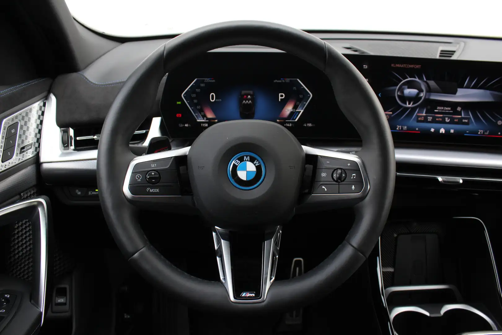 BMW iX2 eDrive20 High Executive M Sport / Panoramadak / Sp Schwarz - 2