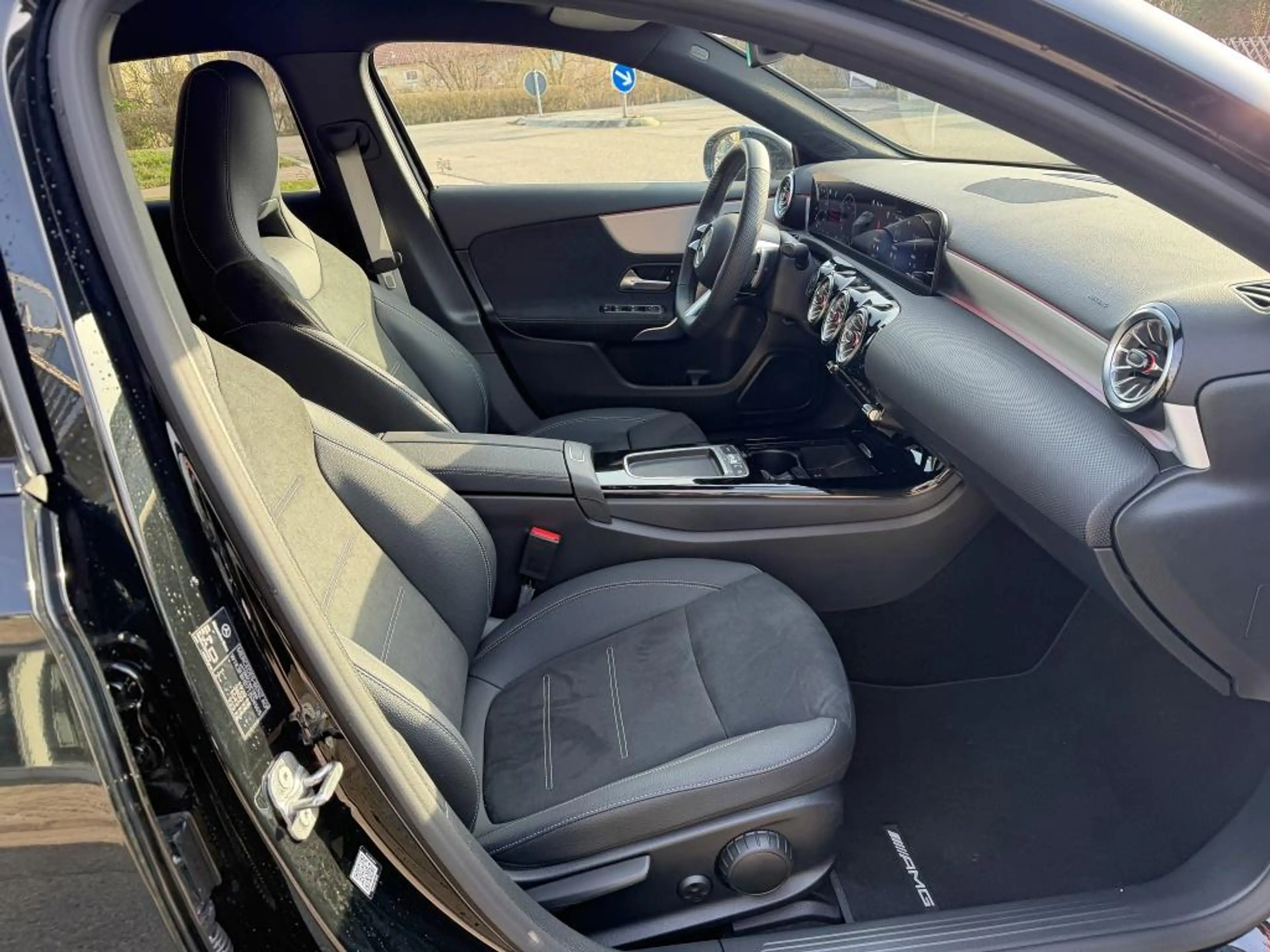 Mercedes-Benz A 200 Special Edition AMG NightP WinterP — photo 5