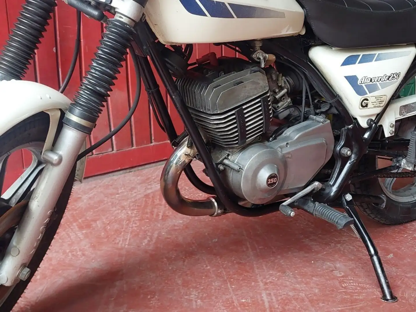 Cagiva SST 250 Blanco - 2