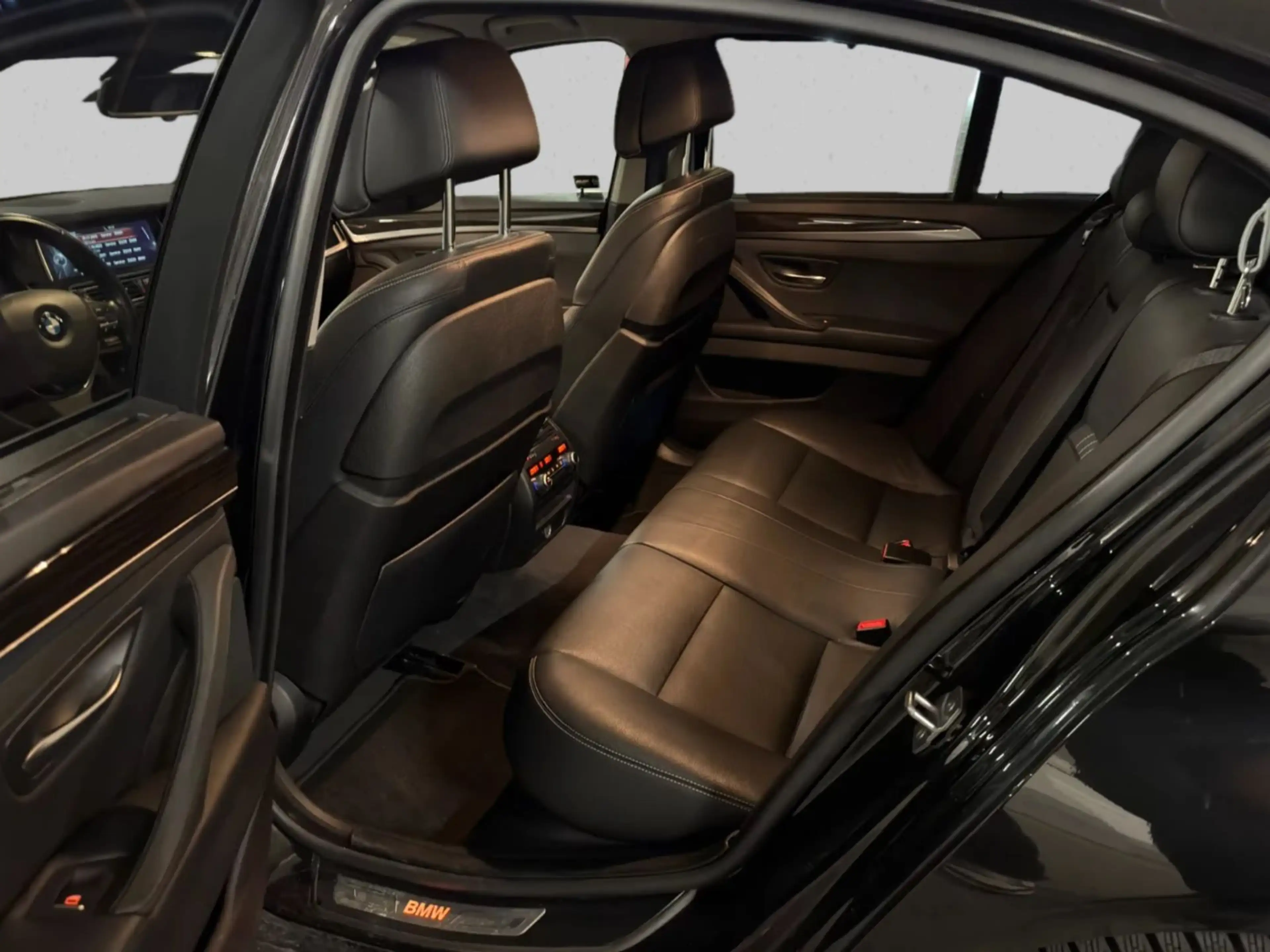 BMW 550 xDrive | Leder | Head up | 360 Grad | AHK | — photo 13