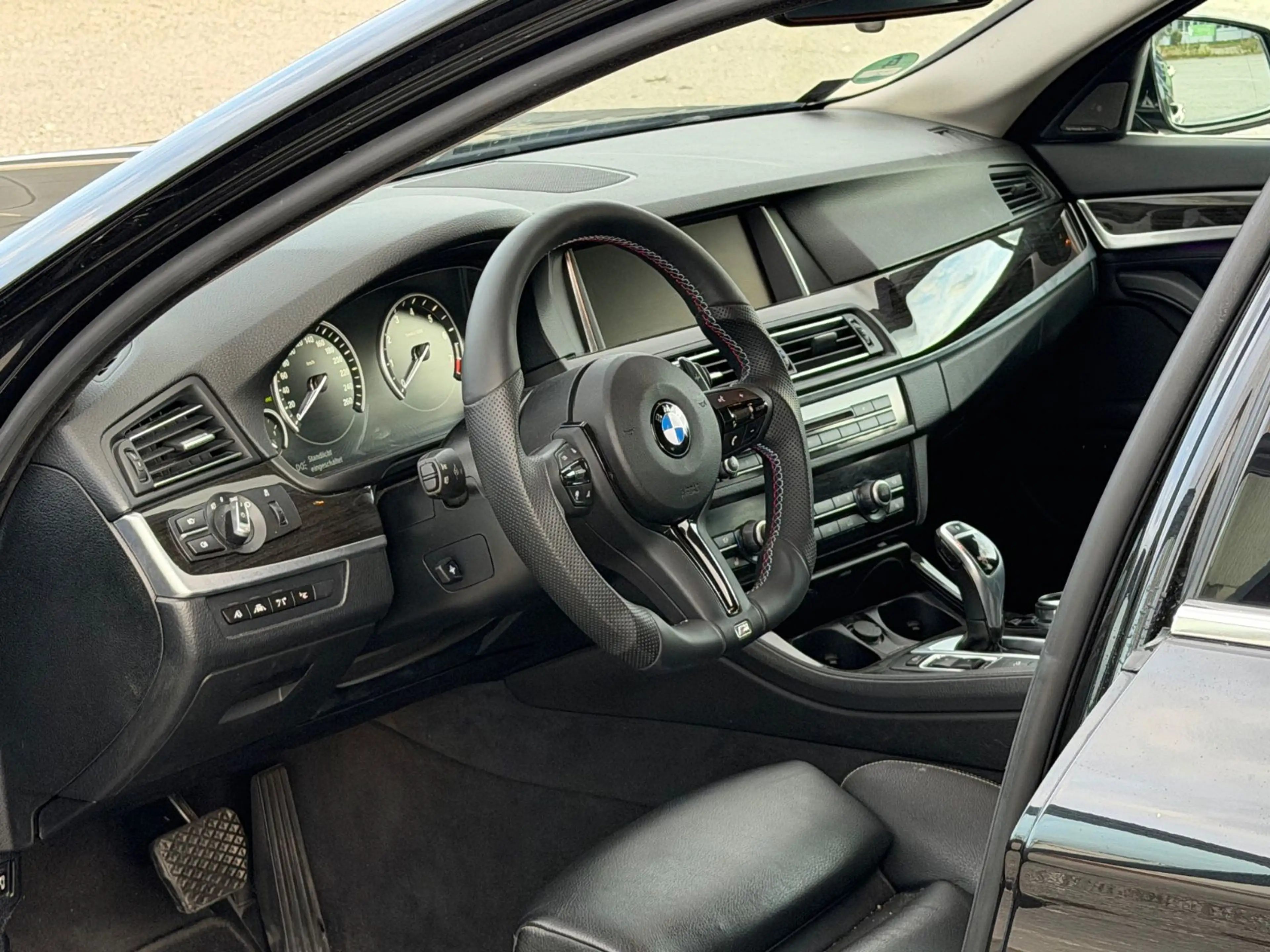 BMW 550 xDrive | Leder | Head up | 360 Grad | AHK | — photo 12