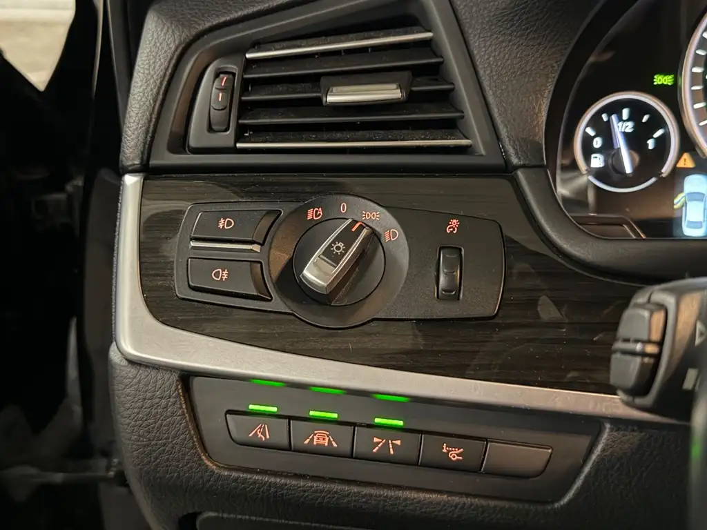 BMW 550 xDrive | Leder | Head up | 360 Grad | AHK Bild 17