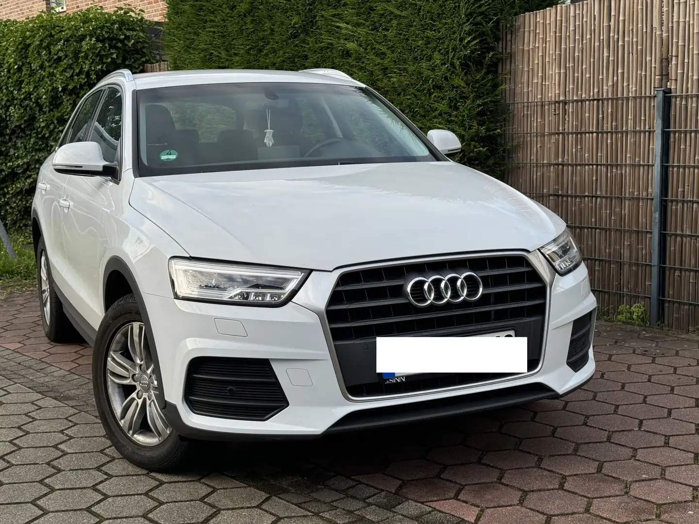 Audi Q3 Q3 2.0 TDI S tronic - Automatik, AHK, Unfallfrei Weiß - 2