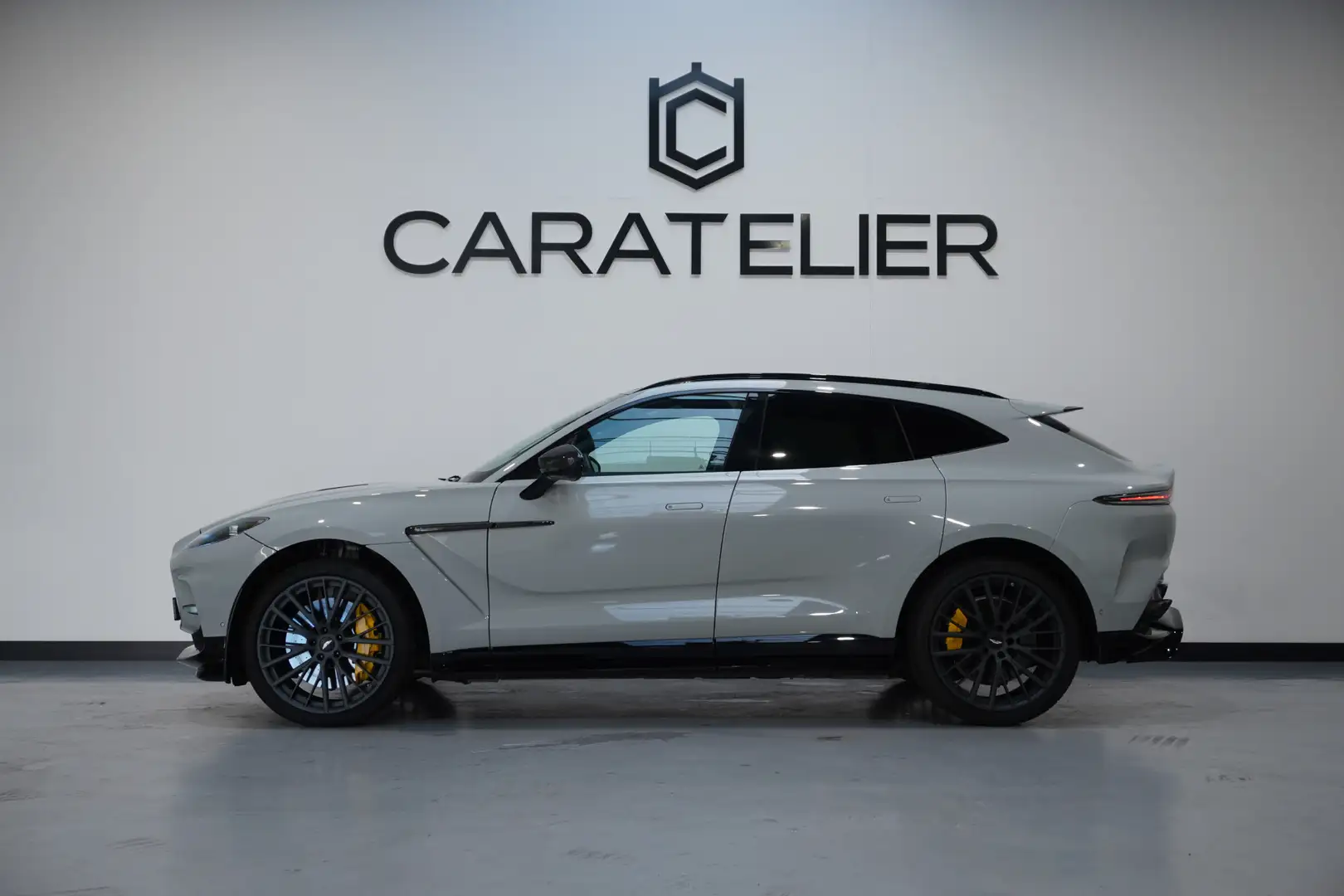 Aston Martin DBX 4.0 V8 707 / Full Carbon / Sportuitlaat / Top Cond Gris - 2