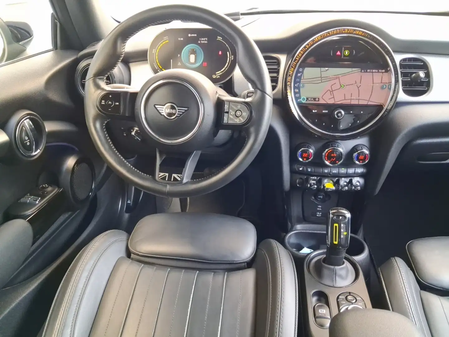 MINI Cooper SE LED Navi DrivAss Pano RFK SHZ Schwarz - 2
