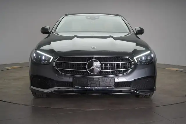 Mercedes-Benz 300 view 2