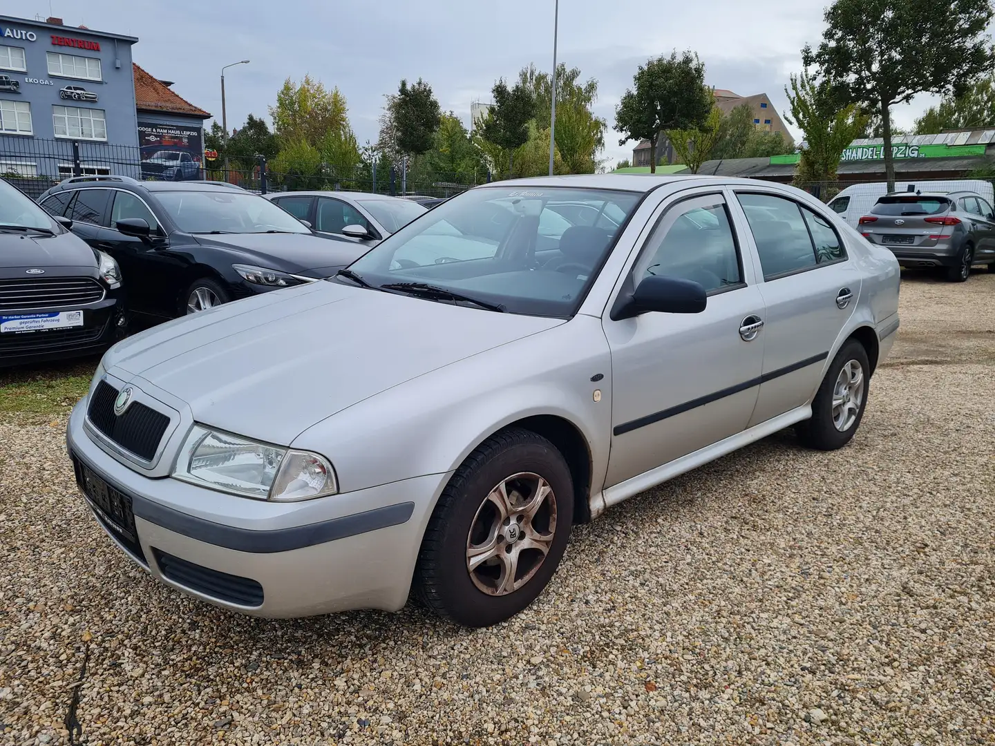 Skoda Octavia 1.6 / Gris - 1