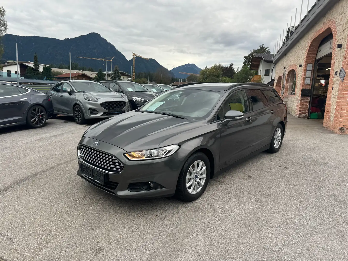 Ford Mondeo Trend Grau - 2