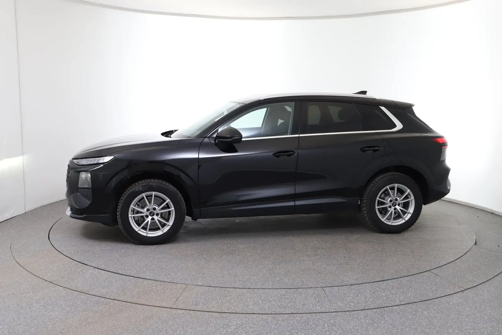 Audi Q3 TFSI quattro intense 150 kW Schwarz - 2