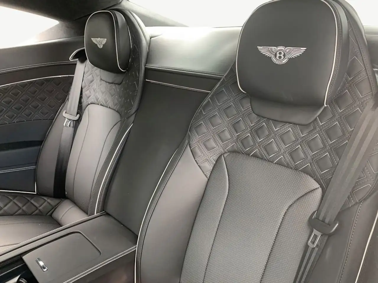 Bentley Continental GT 2024 — фото 14