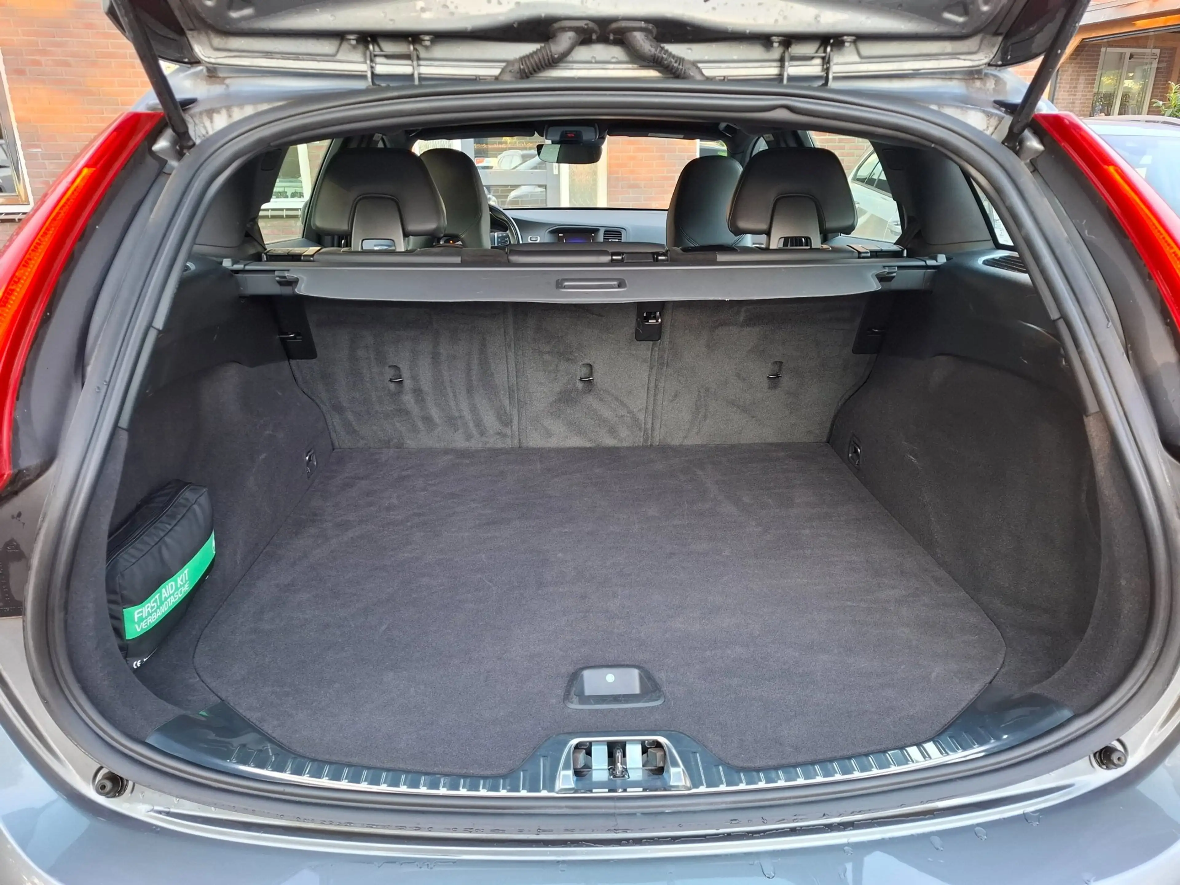 Volvo V60 2.0 T4 Business Sport R-Design! NL auto. 2de eigen — photo 7