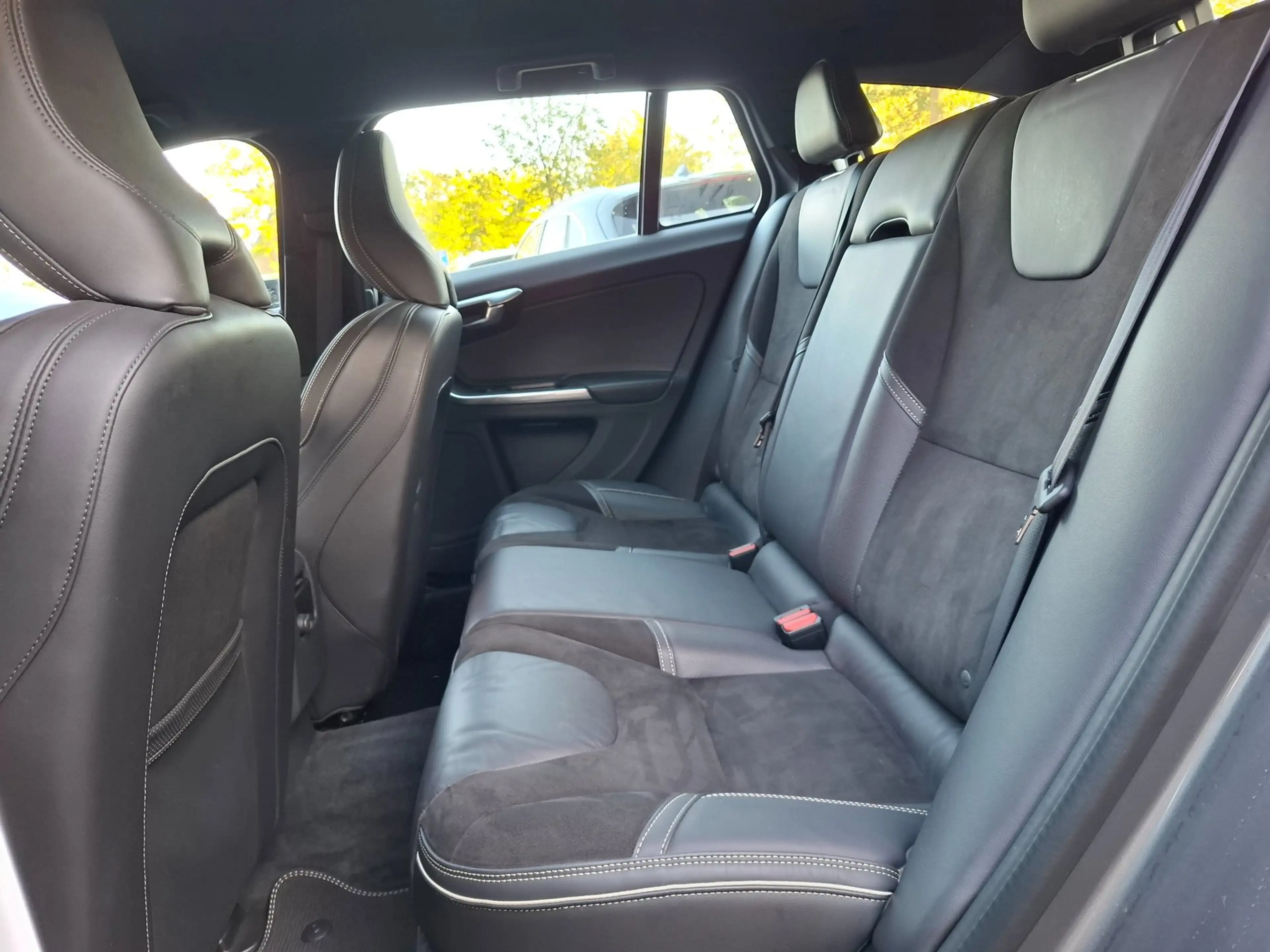 Volvo V60 2.0 T4 Business Sport R-Design! NL auto. 2de eigen — photo 5