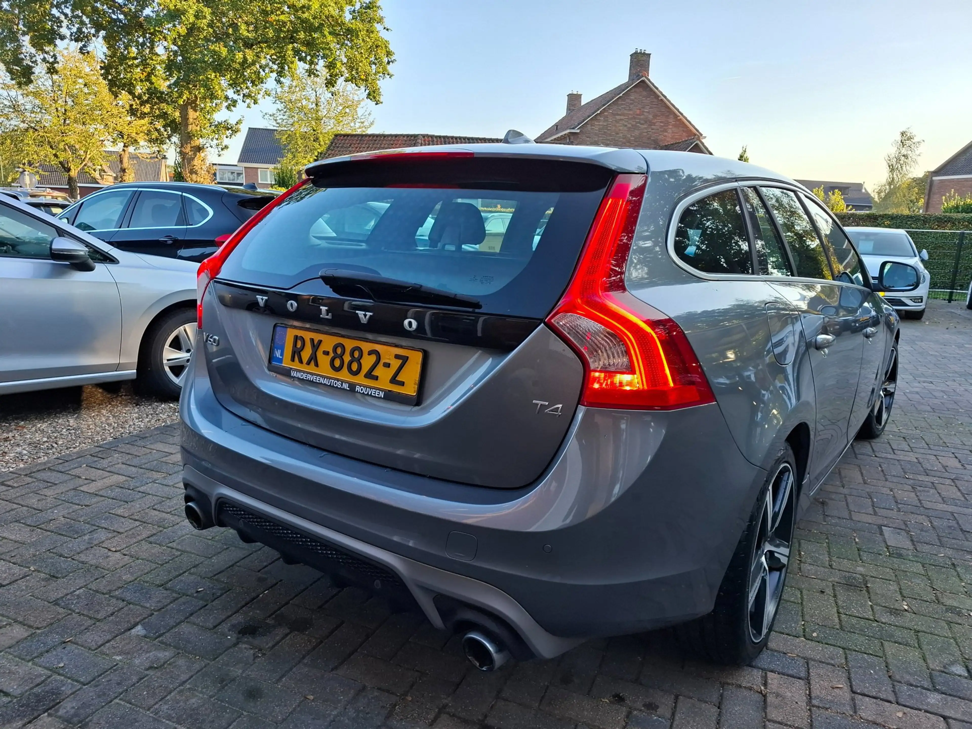 Volvo V60 2.0 T4 Business Sport R-Design! NL auto. 2de eigen — photo 8