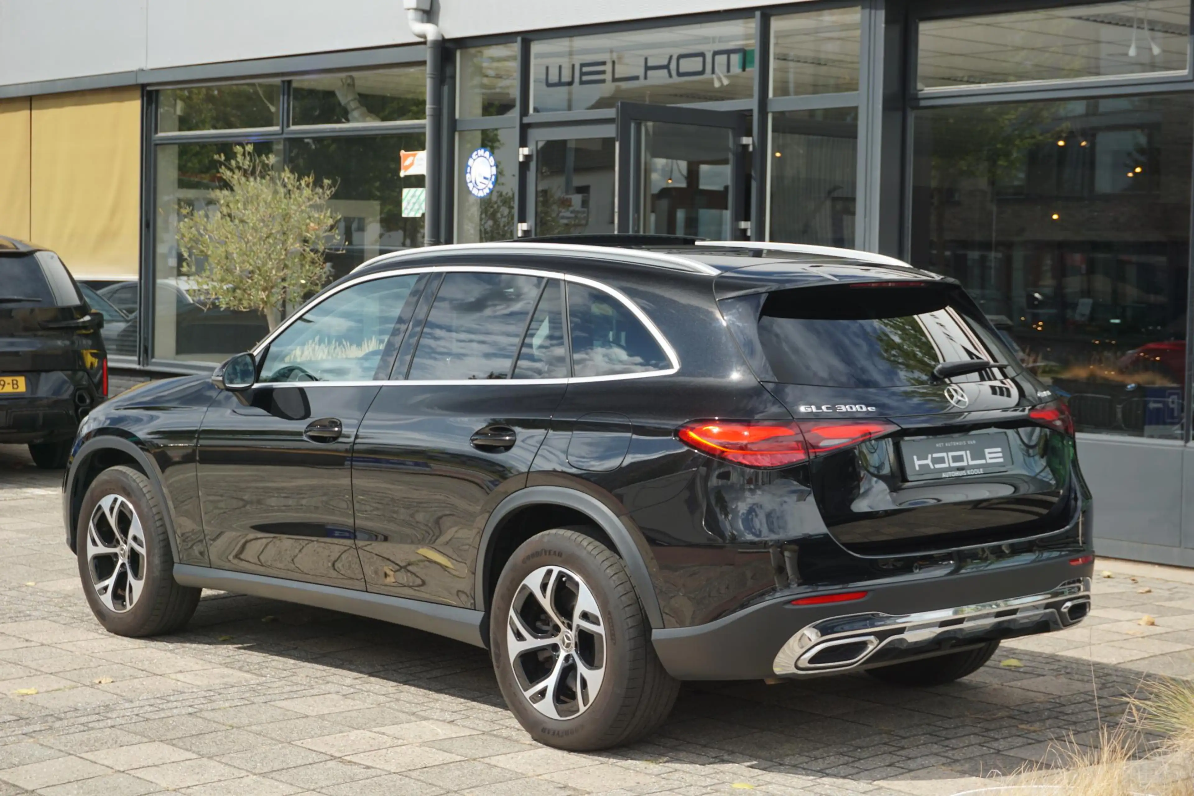 Mercedes-Benz GLC 300 300e 4MATIC Luxury Line | PANO | Trekhaak | LED — photo 2